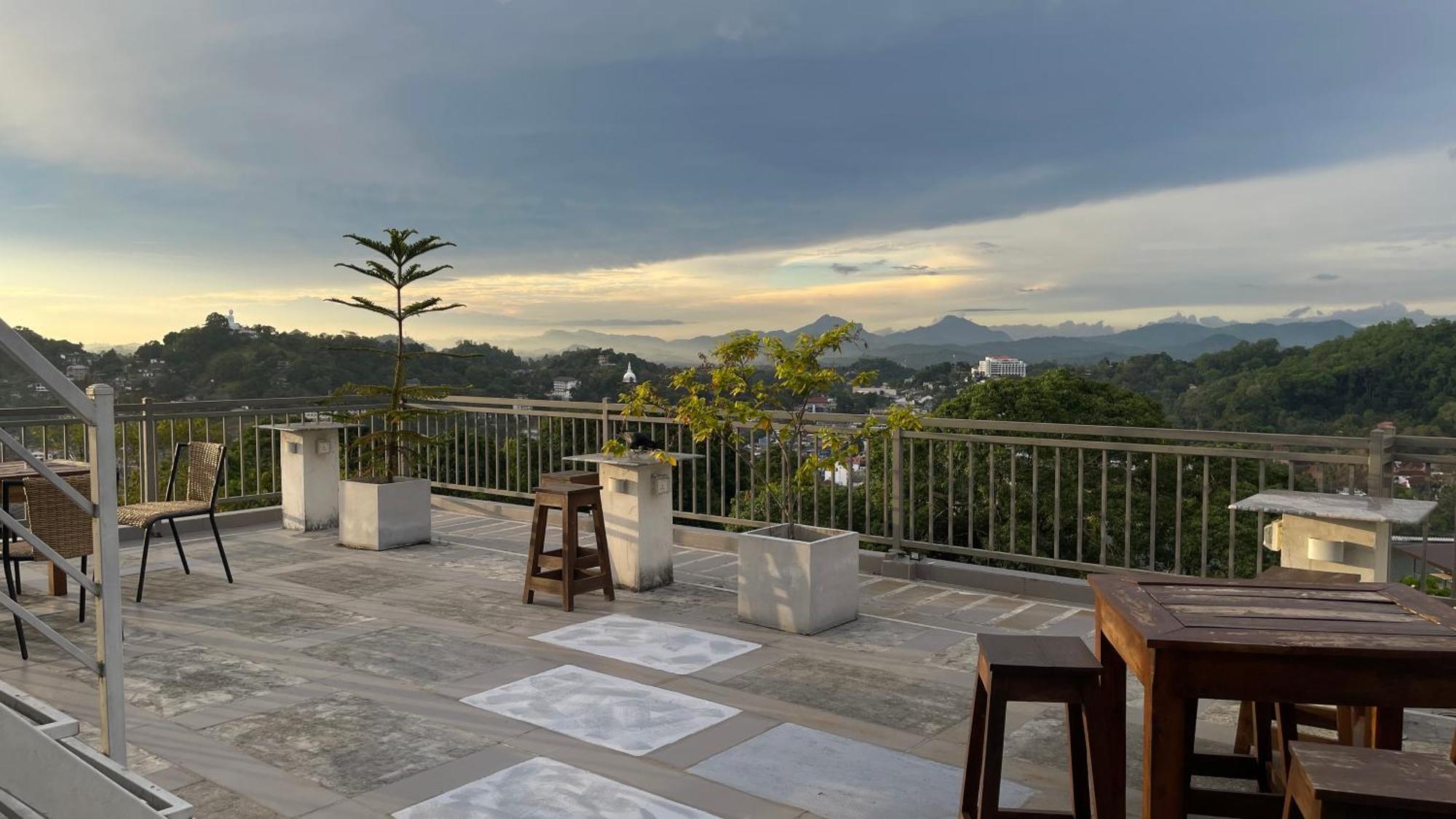 Sun Dove Suite Kandy Exterior photo